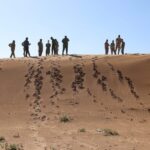 مجموعة من الجنود في الصحراء