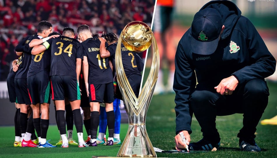 لاعبي ودرب فريق الجيش الملكي يحتفلون بكأس البطولة.