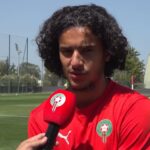 أيوب بوعدي يتحدث أمام الميكروفون