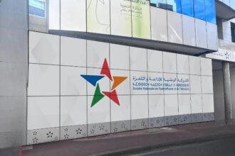 واجهة مبنى ذي ألوان زاهية وجمالية معمارية