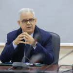 الوزير نزار بركة يتحدث في اجتماع رسمي