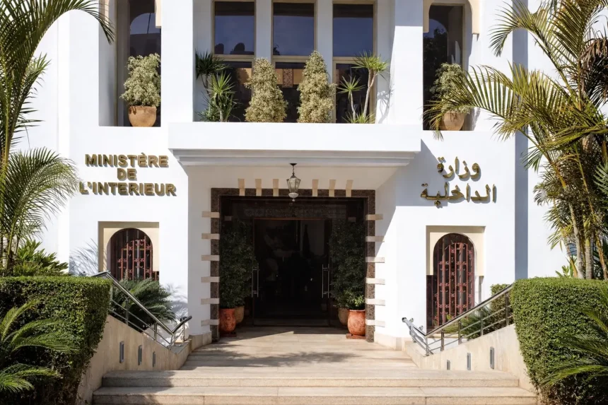 صورة تُظهر وزير الداخلية