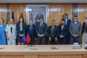لقاء رسمي حول اتفاقيات شراكة بين مسؤولين مغاربة وأوروبيين.