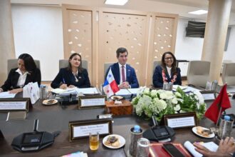 ناصر بوريطة وكارلوس أرتورو هويوس بويد في اجتماع رسمي بالرباط.