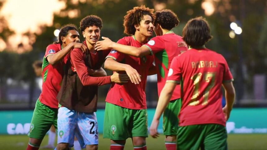 لاعبو المنتخب البرتغالي يحتفلون بهدف