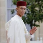 ولي العهد الأمير مولاي الحسن يلوح بيده