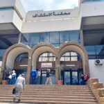 أعضاء لجنة العدل بمجلس النواب يصعدون الدرج.
