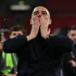 بيب غوارديولا يحتفل بالنصر والنجاح مع مانشستر سيتي