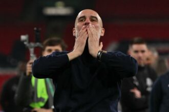 بيب غوارديولا يحتفل بالنصر والنجاح مع مانشستر سيتي