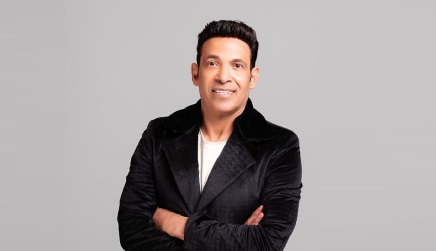 سعد الصغير يبتسم على خشبة المسرح