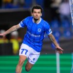 زكرياء الواحدي يحمل جائزة الحذاء الأسود