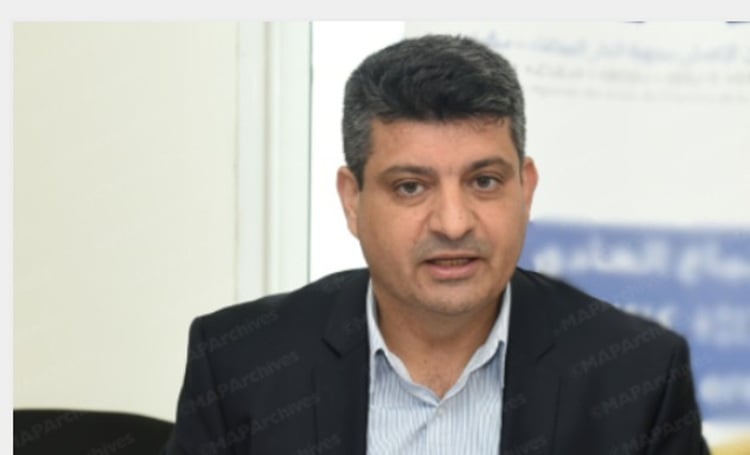 عبد الحافظ أدمينو، عضو المحكمة الدستورية الجديد، في مكتب.