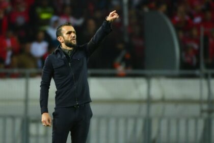 عادل رمزي يتحدث في الملعب