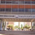 شعار بنك المغرب على واجهة مبناه بالرباط.