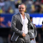 المدرب محمد وهبي يتحدث إلى وسائل الإعلام بعد فوز المنتخب المغربي.