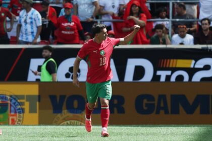 إبراهيم دياز يحتفل بهدفه في مرمى النرويج