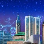 مشهد ليلي لمدينة رقمية مستقبلية تعج بالأضواء