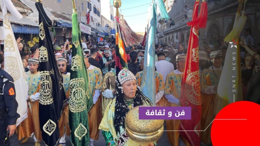 موكب احتفالي لمعلمي كناوة وأعلام ملونة في شوارع الصويرة