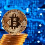 عملة بتكوين ذهبية مع شعار B