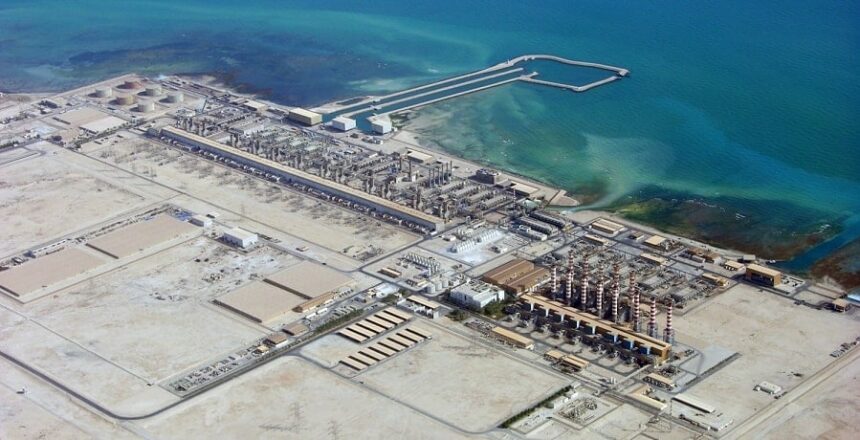 لقطة جوية لموقع صناعي على علو مرتفع
