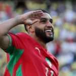 إسماعيل الصيباري يحتفل بهدفه في مرمى البرازيل.