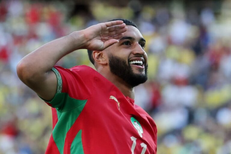 إسماعيل الصيباري يحتفل بهدفه في مرمى البرازيل.