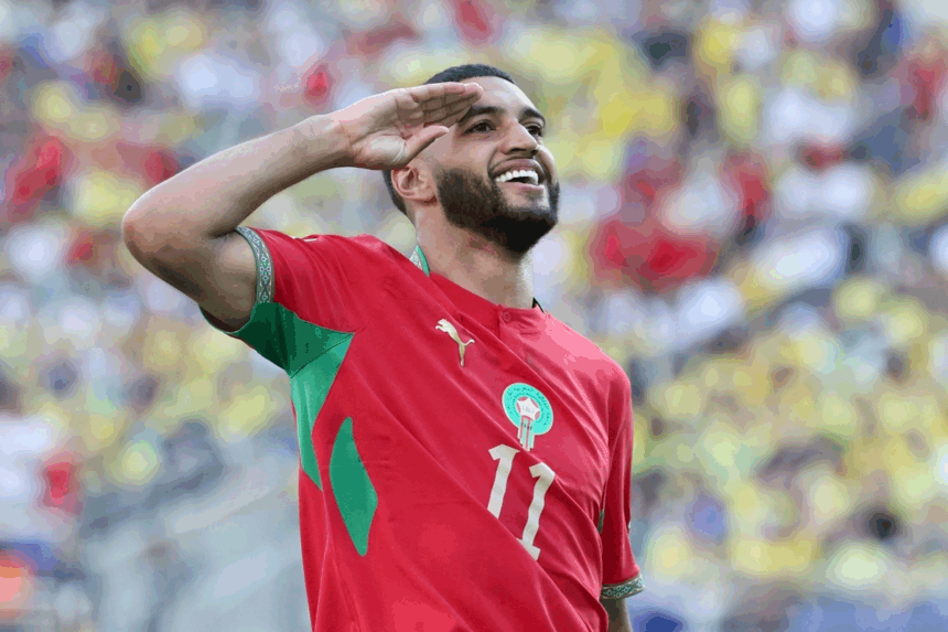 إسماعيل صيباري بقميص المنتخب المغربي يحمل رقم 11.