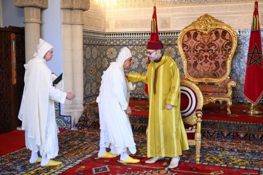 الملك محمد السادس يستقبل أعضاء المحكمة الدستورية الجدد في الرباط.