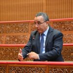 لحسن نازهي يتحدث أمام الميكروفون