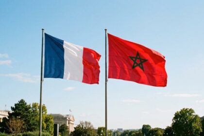 علم المغرب وفرنسا يرمزان للتعاون المشترك في الهجرة