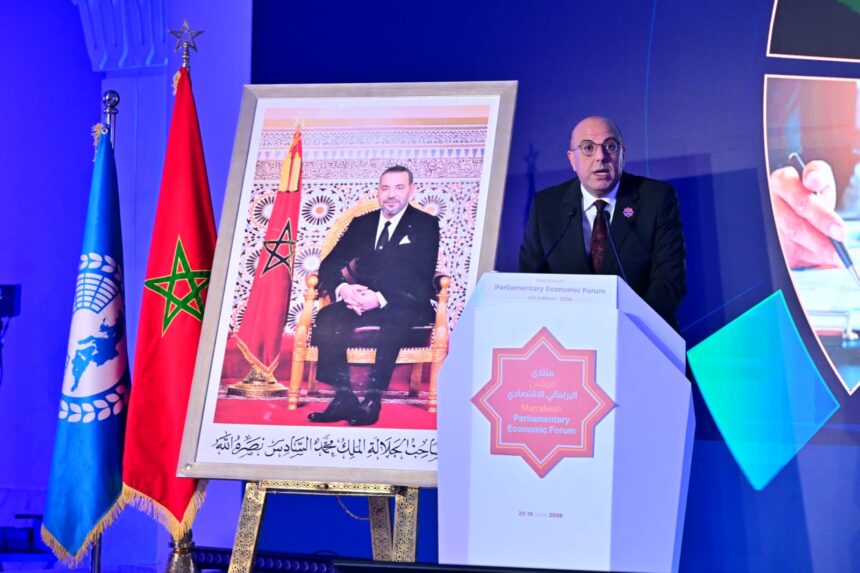 محمد ولد الرشيد يلقي خطابًا في منتدى اقتصادي