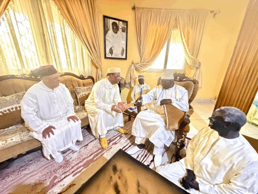 السفير المغربي حسن الناصري ووفد رفقة الشيخ أبي بكر منصور سي