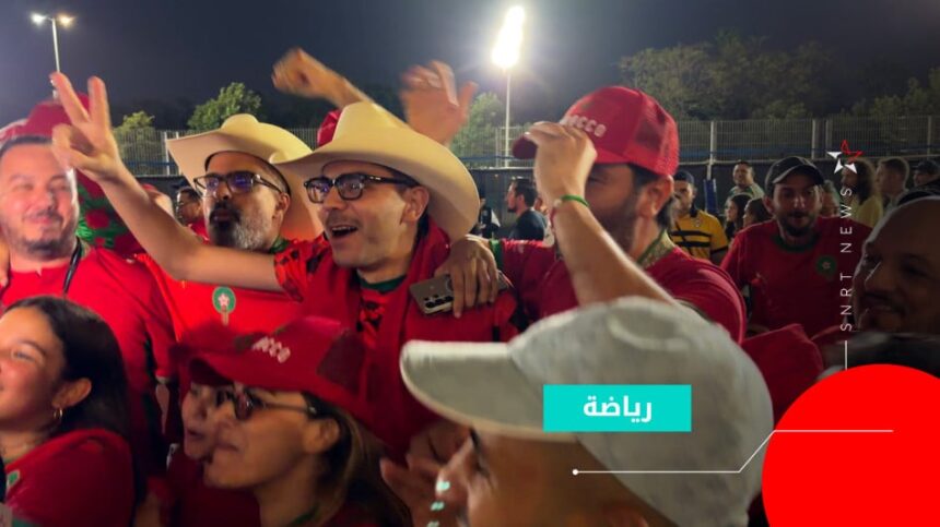 جماهير مغربية تحتفل بفوز المنتخب الوطني على هولندا.
