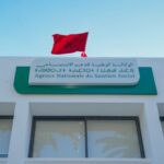 علم أحمر ونجمة خضراء، رموز وطنية مغربية.