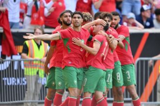 لاعبي المنتخب المغربي يحتفلون بفوز