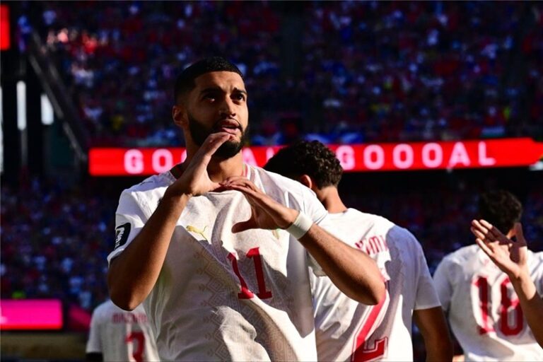 لاعب مغربي يحتفل بهدف في مرمى اسكتلندا