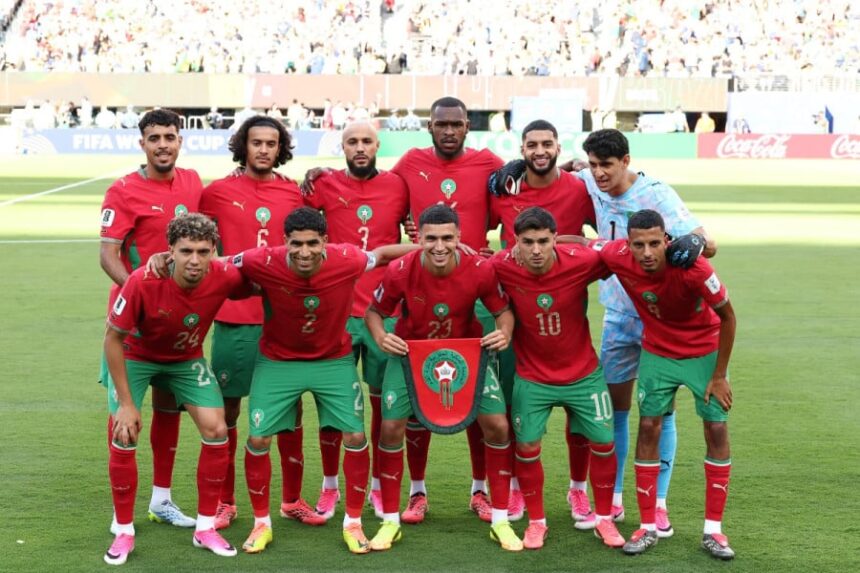 المنتخب المغربي يحتفل بإنجاز تاريخي في كرة القدم.