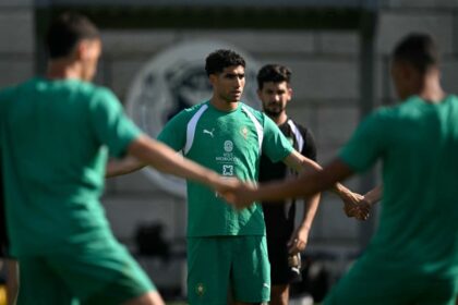 أعضاء المنتخب المغربي في تدريب جماعي.