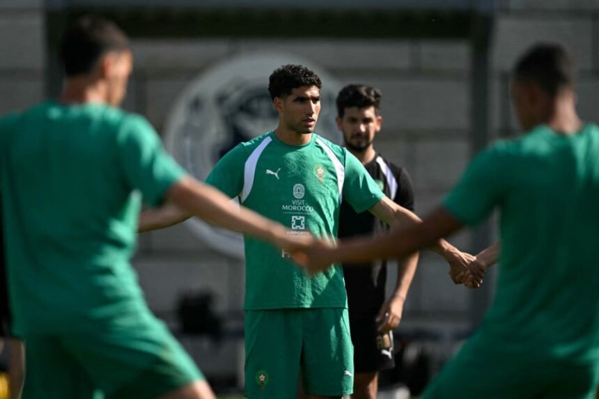 أعضاء المنتخب المغربي في تدريب جماعي.