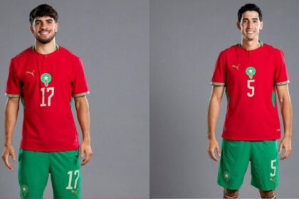 لاعب كرة قدم يرتدي قميصاً أزرق ورقمه 17 و 5
