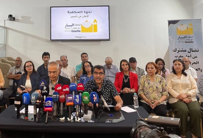 مؤتمر صحفي لمسؤولين من حزبين سياسيين