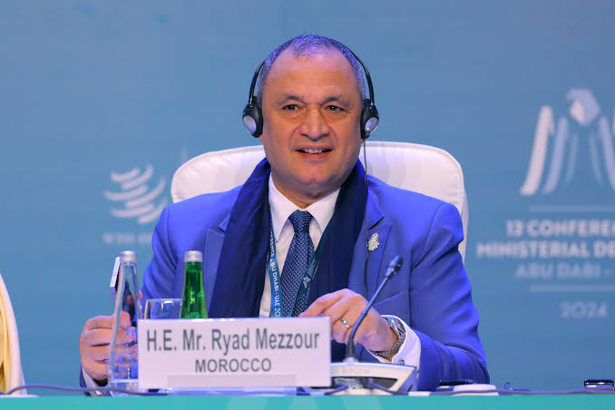 الوزير رياض مزور يتحدث في ندوة صحفية
