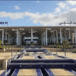 فريق طبي يجري عملية جراحية في مستشفى محمد السادس بأكادير.