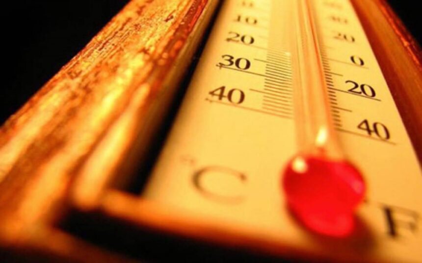 ميزان حرارة خارجي يُظهر 39 درجة مئوية