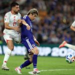 لاعب تونسي يراقب لاعباً يابانياً في كأس العالم 2026