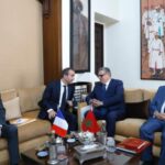 أخنوش يتباحث مع الوزير الأول الفرنسي ووفديهما.