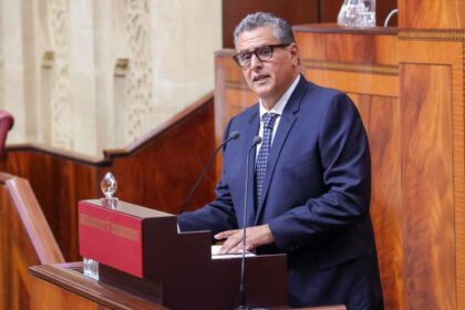 عزيز أخنوش رئيس الحكومة المغربية يلقي خطاباً