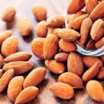 حبات لوز طبيعية وسليمة