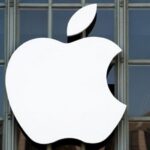شعار شركة Apple باللون الأبيض