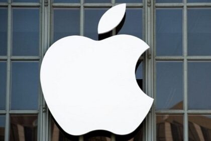 شعار شركة Apple باللون الأبيض